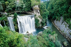 Der Zusammenfluss von Pliva und Vrbas, Jajce; Copyright 2007 Clemens Gütl